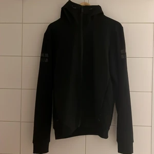 Soft shell jacka - Sail Racing - storlek M - Jag säljer denna jacka då jag har köpt ett alternativ, jag har haft jackan i ungefär ett år och den är senast använd för ca 8 månader sedan