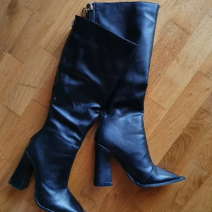 Stövlar, storlek 36 - Snyggaste stövlarna någonsin! Sköna och inte så tighta över vaderna som många stövlar kan vara🪴