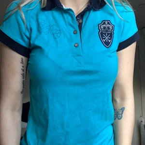 Strl xs - Säljer pga att jag rensar ut min garderob på saker jag inte använder. Kommer sälja allt för en billig peng då jag behöver bli av med det snabbt. Mitt pris: 50kr (Kan mötas upp i Malmö eller fraktas)