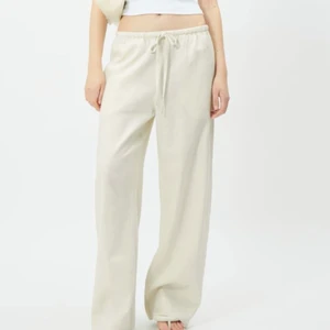 Linnebyxor - Köpte dessa linnebyxor från hm/weekday men glömde returnera. Har lapp på och bara provade. Strl 34. Köpta för 500kr men säljer för 400 + frakt