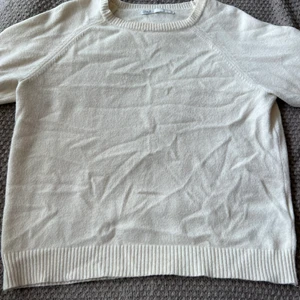 Stickad tröja - Jättefin stickad tröja från ONLY💓 KÖP INTE GENOM FUNKTIONERNA PÅ PLICK SIDAN, TAR BARA SWISH