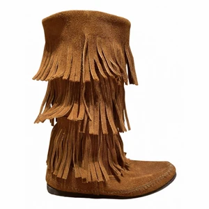 Minnetonka boots - Jätte snygga boots köpt på Vestiaire för 1000kr. Tyvärr beställde jag fel storlek så de är lite för små för mig. 