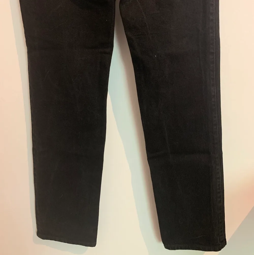 Mustang jeans i rak modell. Storlek 30/32 men de är små så jag skulle säga S. Jättefint skick 💞. Jeans & Byxor.