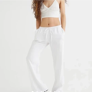 Linnebyxor hm - Säler  dessa linnebyxor endast testade så som i nyxskick lappen kvar. Kan möjligen gå ner i pris vid snabb affär.☺️ KÖPT DIREKT FÖR 400kr 