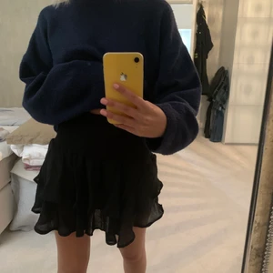 Svart volangkjol - Jättefin svart volangkjol💗