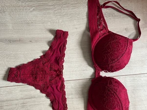 VS set - BH : ca 75B med push up! (Justebar) Trosa : S   Aldrig använda.  