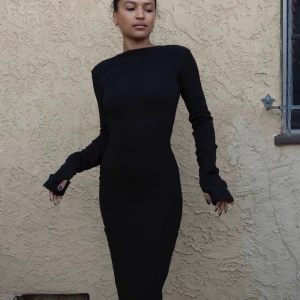 Svart a-dsgn klänning - Säljer min sjukt snygga a-dsgn klänning. 