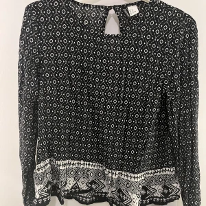 Blus - Blus från H&M, använd fåtal gånger så i väldigt bra skick