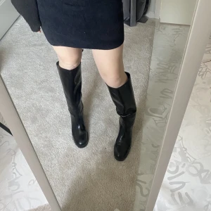 Supersnygga boots! - Skriv privat vid fler frågor!😊 Endast använda 1 gång så i fint skick Passar 40 med smala fötter, 39 med breda(som mig)