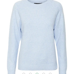 Vero Moda tröja - Säljer min helt oanvända vero Moda tröja. Bytte till mig den på salt då de endast var bytesrätt. Aldrig använd, inga defekter alls. Pris kan diskuteras.🙌🏼 Inte riktigt färgen på bilden, men ljusblå.