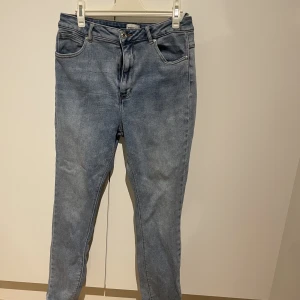 Jeans  - Blåa highwaist, skinny jeans i bra skick 