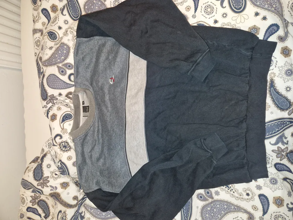Säljer min vintage sweatshirt från Henri Morell i xxl men passar som L, den har en retro passform o är jätte bra skick!. Hoodies.