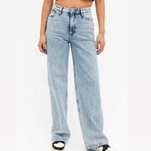 säljer dessa jättefina jeans då de tyvärr har blivit för små. nypris 400:-. 