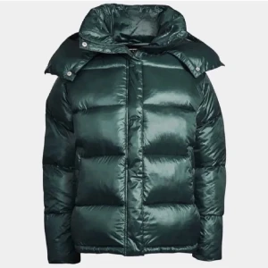 Bikbok vinterjacka - Säljer denna populära jackan från BikBok då den inte används längre. Bra skick och varm och skön💗