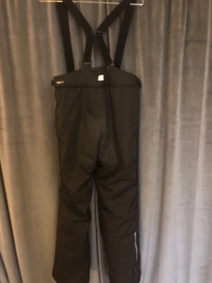 Täckbyxor - Svarta täckbyxor ganska bra skick.