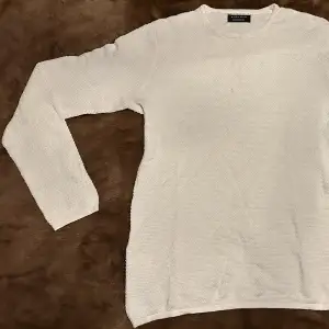 Vit tröja från Zara i storlek Small (S)✨ fin och fräsch och bra kvalite💯  