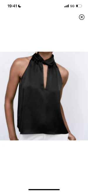 Zara topp - Så snygg topp fårn zara som tycör inte kommit till användning ❤️tror den är slutsåld 💓