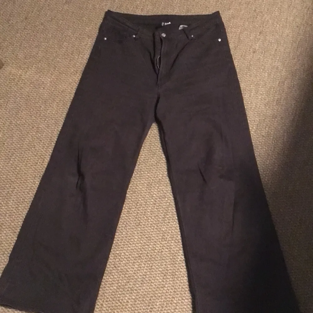 Good condition, only the colour is not longer 100% black . Farkut & Housut.
