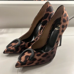 Cavalli class leopard klackar - Leopard klackar från cavalli class, dom är i väldigt bra skick och har använt dom bara 2 gånger❤️