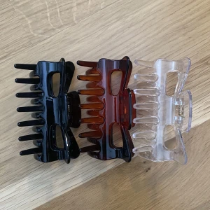 Tre hårklämmor - Alla för 30kr, aldrig använda💕Spårbar frakt 57kr, billigare med frimärken💕