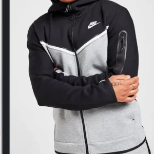 Nike - Säljer pågrund av att ja inte använder den💓, sitter som xs, frakt 66kr