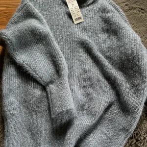 Glittrig stickad tröja  - Oanvänd 