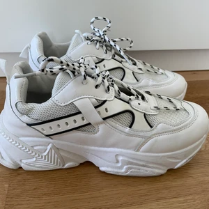 Chunky sneakers - Helt nya sneakers från shein. Använda en gång.