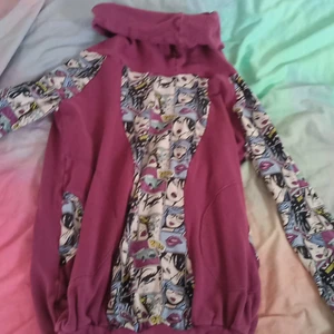 Lila tröja  - Långärmad tröja.ni får säga om det är något ni undrar över tröjan 