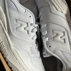New balance skor - Helt nya new balance 550 ifrån Restocks (1 880kr) som jag tyvärr köpte i fel storlek. Säljer för 1 500:- pris kan diskuteras.