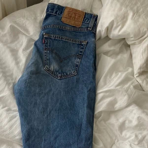 Levis jeans - Blå Levis jeans, skriv för fler bilder👋 skulle säga storlek M