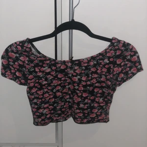 Blommig topp - Blommig topp i xs/ s