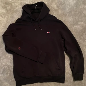 Hov1 merch hoodie - INTRESSEKOLL!!! Limited edition hov1 merch ”kärleksbrev”. Säljer endast vid bra bud🌟 Köparen står för frakten💗 KÖP EJ DIREKT!!!