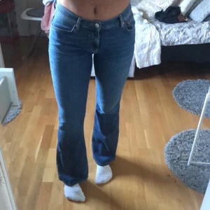 Lågmidjade jeans  - Lågmidjade jeans, inga defekter alls aldrig använda!!💙💙