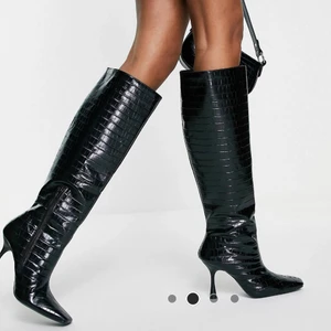 Boots - Säljer dessa helt oanvända knähöga boots från Asos. Säljer då dom var för små för mig. 