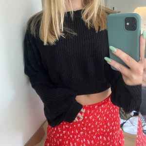 Stickadtröja - Jättafin stickad tröja ifrån hm! En favorit jag tyvärr inte får någon användning för längre! Storlek S men passar absolut xs och m också💓kom privat vid intresse!