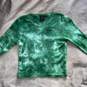 Iets Frans topp - Fin grön lång armad iets Frans topp. 