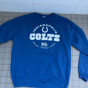 Vintage tröja  - Köpt på beyond retro, knappt använda o skit fint skick!! Köparen står för frakten!