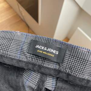 Säljer byxor från Jack&Jones. Gott skick