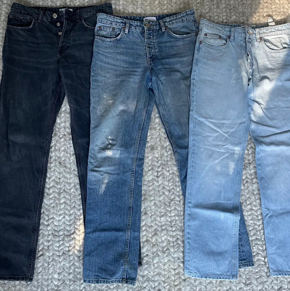Säljer mina fina midrise jeans från Zara då det inte riktigt passar längre.  Alla är i strl 38 och säljer dom för 150kr/st!  DE SVARTA ÄR SÅLDA!! . Jeans & Byxor.