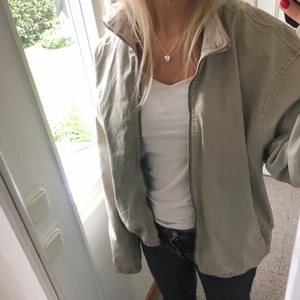 Jacka - Militärgrön jacka från Pull&Bear herr! 