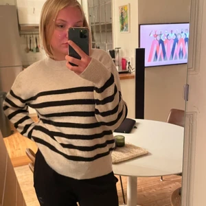 Stickad tröja - Randig stickad tröja från hm att M, endast använd 2 gånger