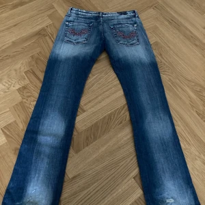 Lowwaist bootcut jeans - Skitsnygga lågmidjade bootcut jeans med snygga fickor🤍🤍Märket är rock and republic