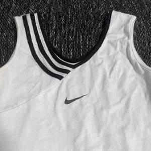  vit topp - En fin vit topp i storlek s