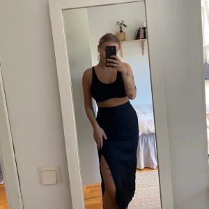 Kjol - Kjol från monki, använd fåtal ggr, storlek 38