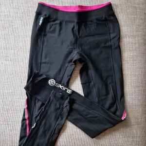 Skins kompressiontights - Knappt använda träningstights, nypris runt 700kr. Frakt 30kr