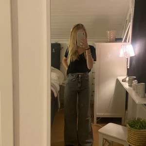 Gråa jeans från asos - Nya jeans från asos knappast använt för dem blev för små men hoppas nån där ute är intresserad