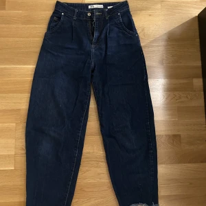 Jeans - Jeans från Zara som inte passar mig längre. Storlek 32