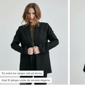 Kavaj  - Svart kavaj från bikbok, endast använd 2 gånger. Storlek S. Nypris 699kr