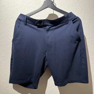 Skjorts  - Storlek M  