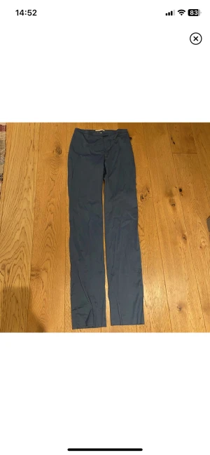 Byxor - Väldigt snygga blåa byxor. Dom är långa i benen👌🏼❤️3 FÖR 2 PÅ ALLT I MIN PROFIL!!